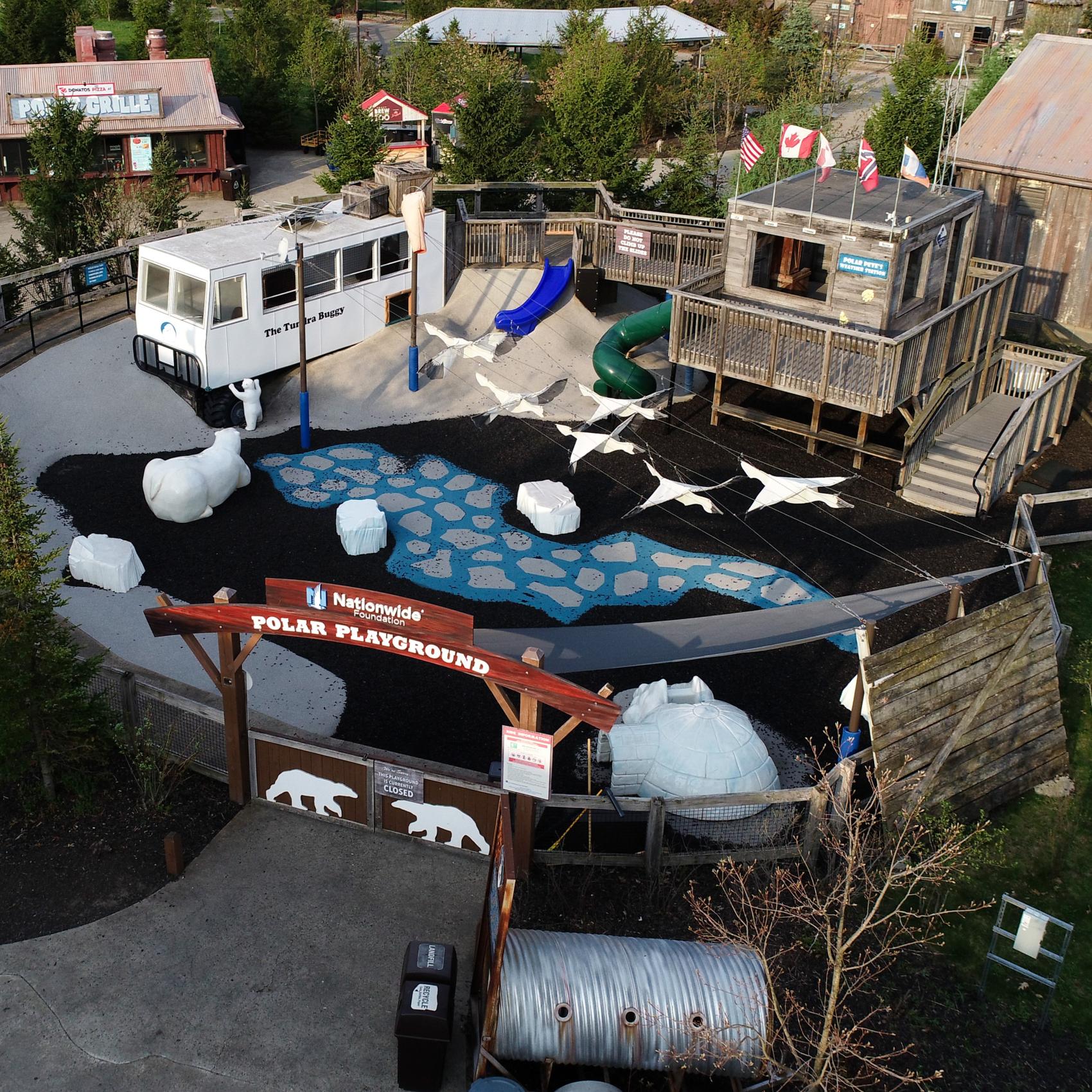写真　アニマルトレーナー オルガ・セレステ プレスフォト Polar Playground | Columbus Zoo and Aquarium